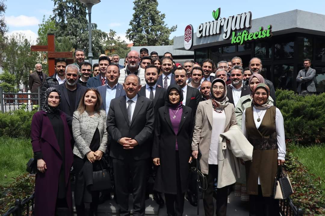 AK PARTİ GENEL BAŞKAN YARDIMCISI MEHMET ÖZHASEKİ AVUKATLARLA BİR ARAYA GELDİ