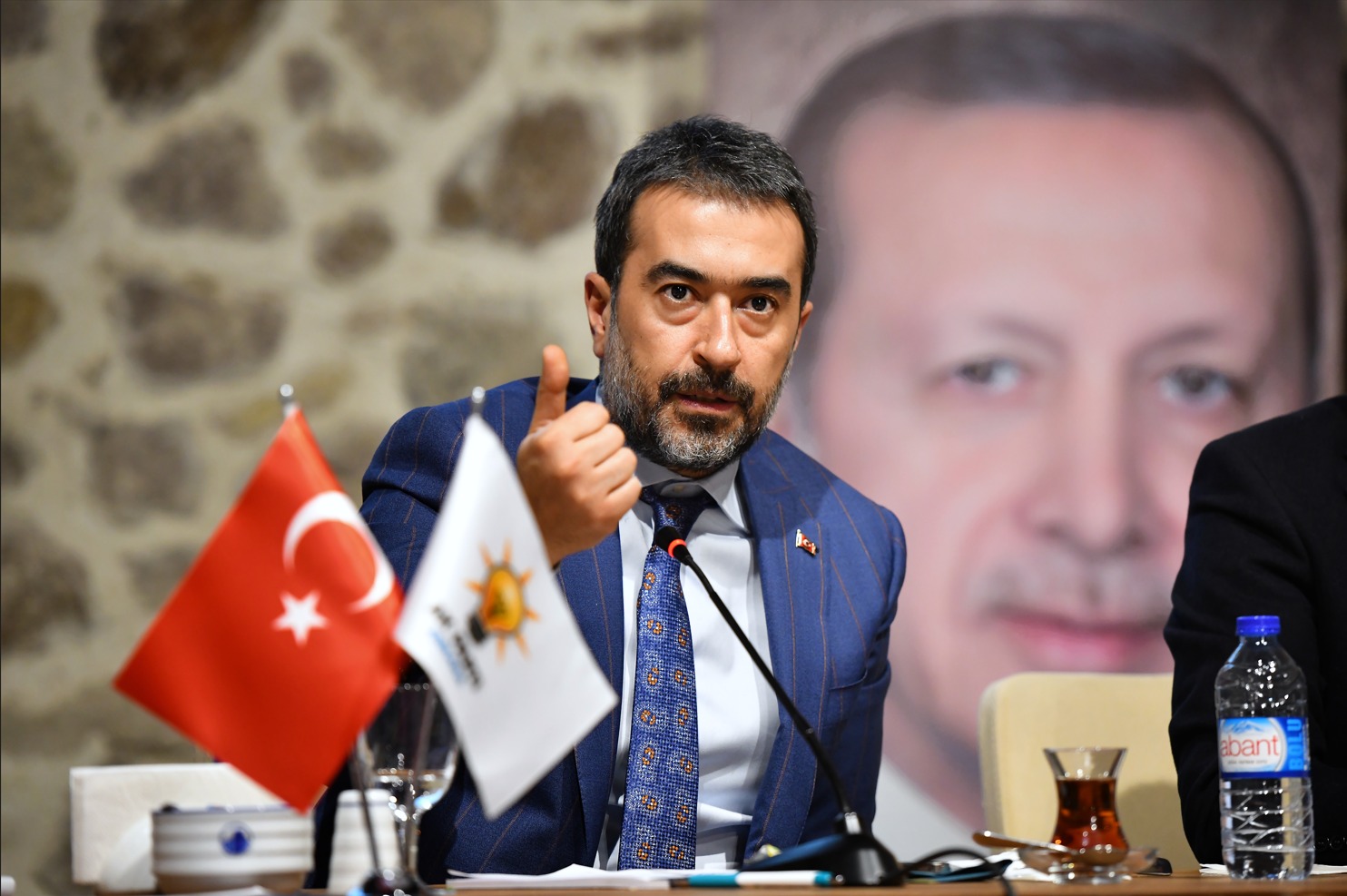 Emeklilere sosyal yardım vaat eden Yavaş’a Özcan’dan çok sert tepki: