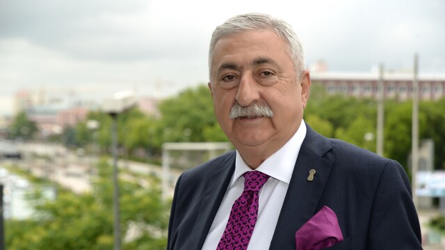 PALANDÖKEN,“ESNAF FİNANSMAN İHTİYACI OLAN KREDİYE ULAŞAMIYOR”