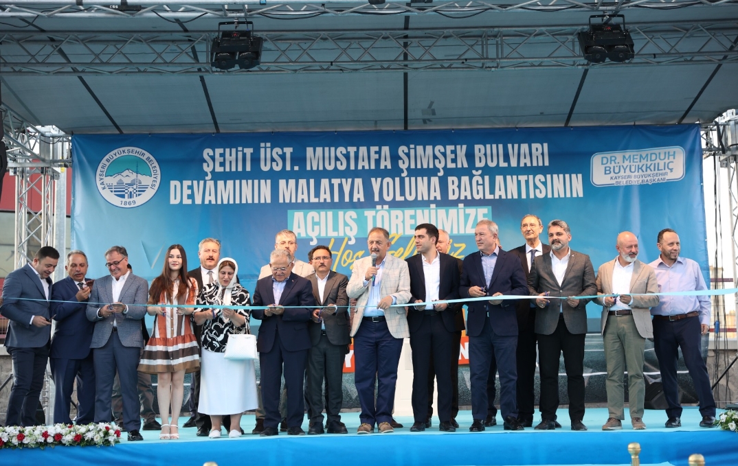 BAKAN ÖZHASEKİ: “BÖLÜNMÜŞ YOLU 6 BİN KİLOMETREDEN 29 BİN KİLOMETREYE ÇIKARDIK”