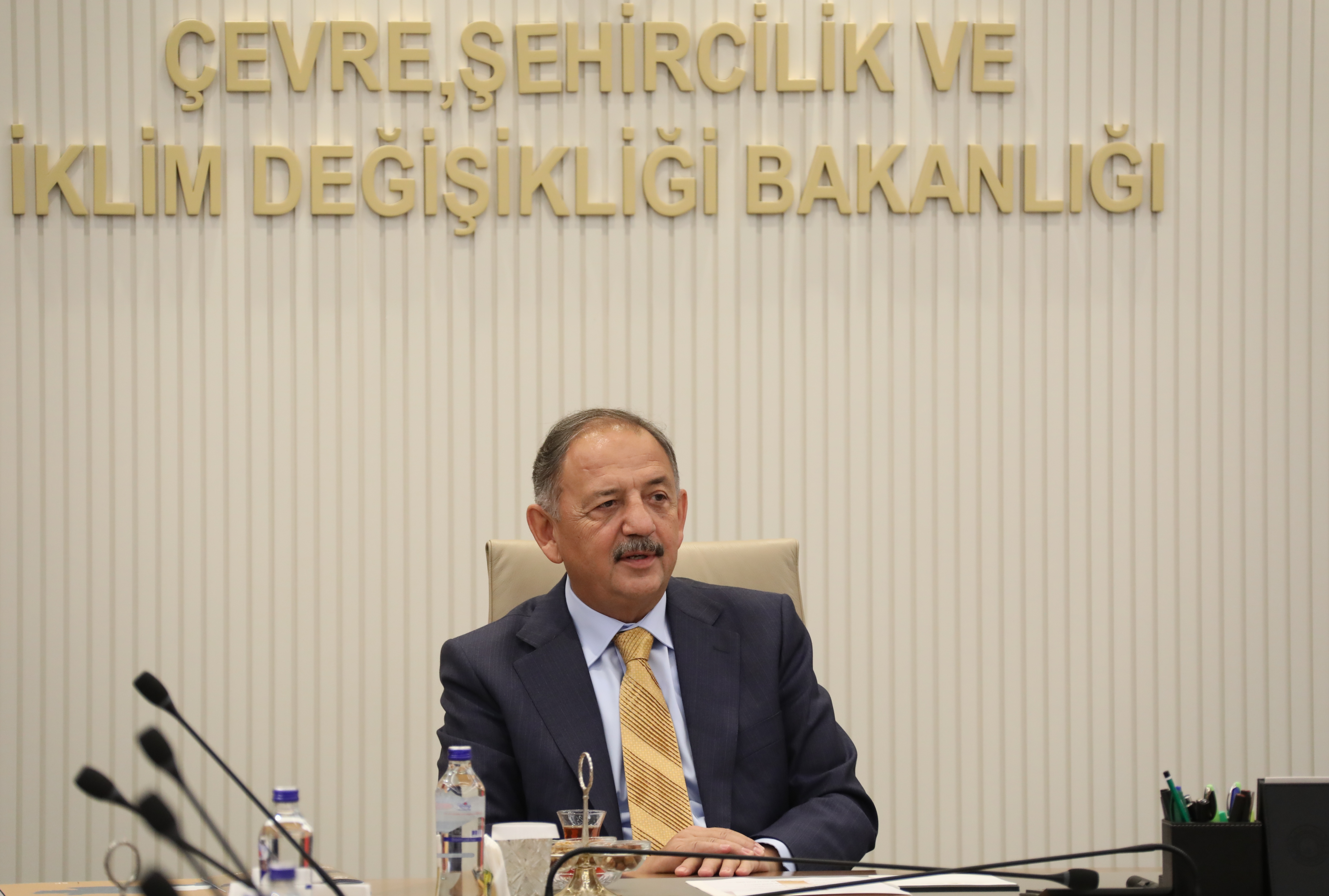 BAKAN MEHMET ÖZHASEKİ:“VATANDAŞLARIMIZ YUVALARINA BİR AN EVVEL KAVUŞSUN DİYE GECEMİZİ GÜNDÜZÜMÜZE KATTIK”