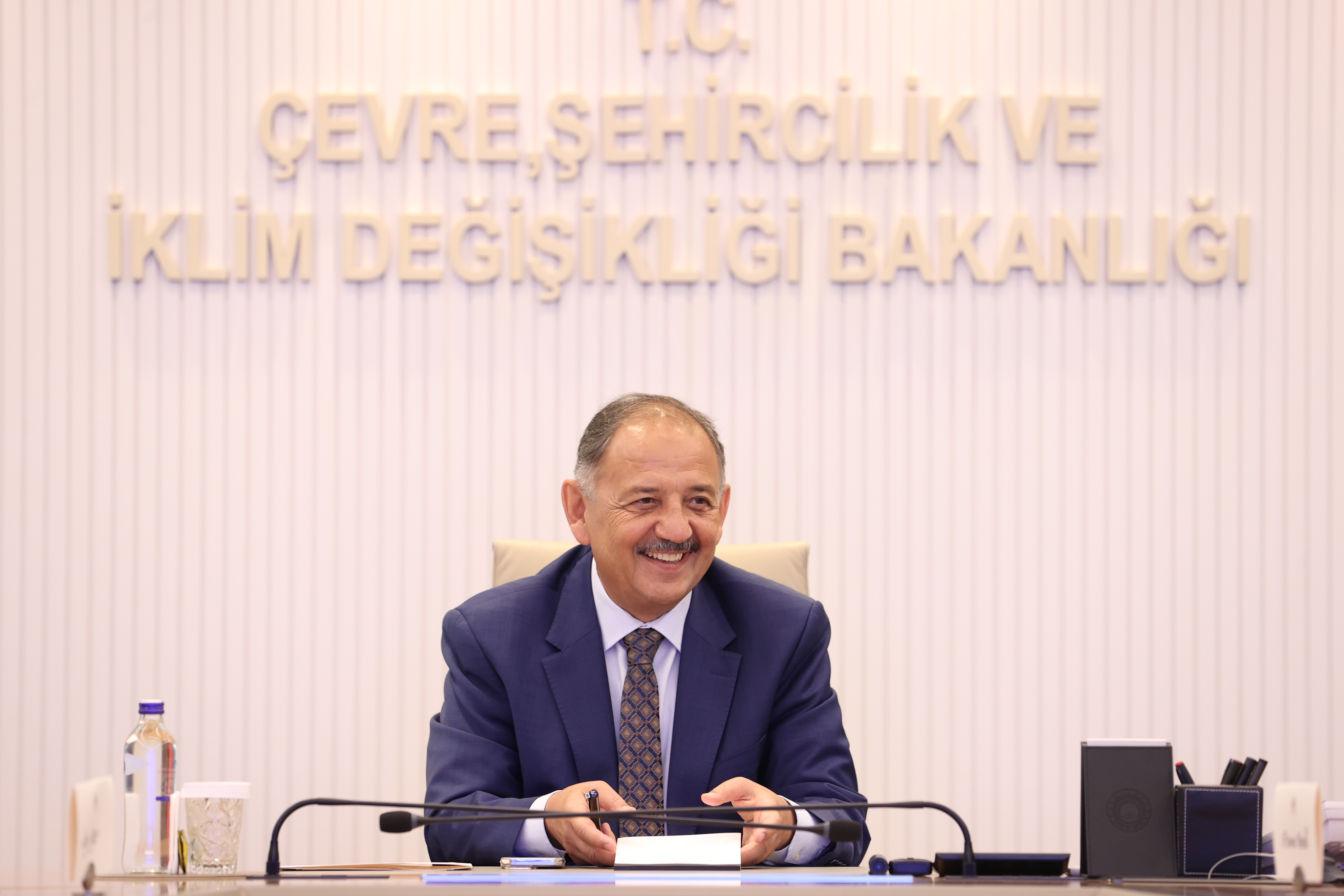 BAKAN ÖZHASEKİ’DEN AFETZEDE ÇOCUKLARA MESAJ:“SİZİN YÜZÜNÜZDEKİ TEBESSÜM DÜNYALARA BEDEL”