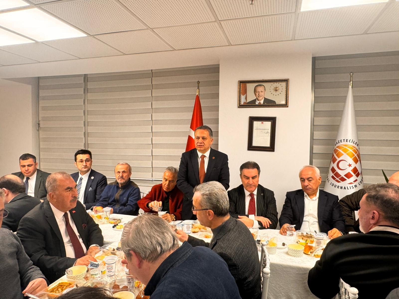 KÜRESEL GAZETECİLER İFTAR YEMEĞİNDE BULUŞTU!