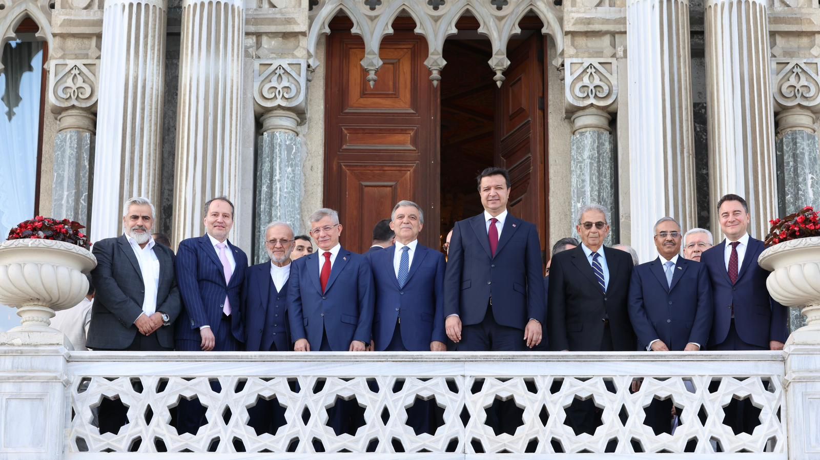 D-8’İN 29. KURULUŞ YIL DÖNÜMÜ ÇIRAĞAN SARAYI’NDA KUTLANDI
