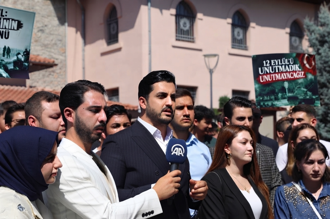 AK PARTİ ANKARA İL GENÇLİK KOLLARI'NDAN 12 EYLÜL’ÜN YIL DÖNÜMÜNDE DEMOKRASİ VURGUSU!