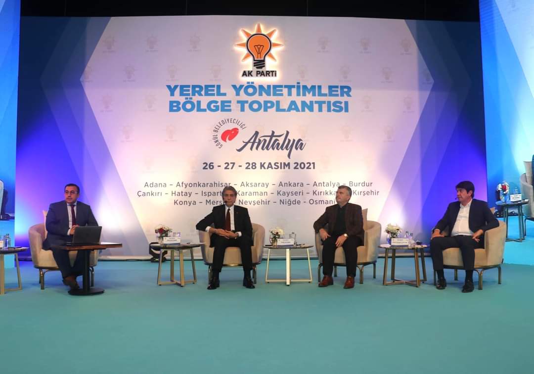 AK Parti Yerel Yönetimler İstişare Toplantısı Refik Tuzcuoğlu Moderatörlüğünde yapılıyor